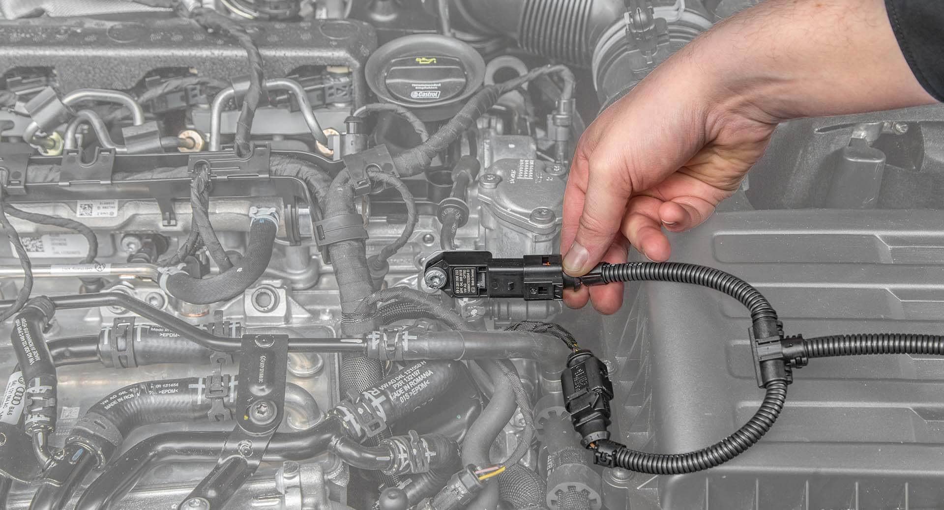 Anschluss am Ladedruck Sensor (B)